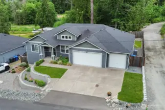 Spacious 3-Car Garage