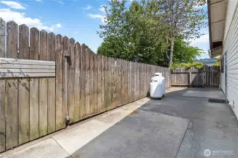 potential for RV parking if you added a gate