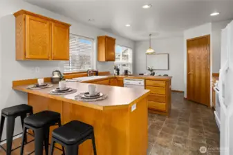 More dining options are at the breakdfast bar.