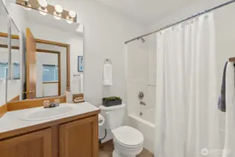 upstairs full guest bath