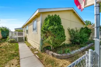 A happily-colored home, this 3-bedroom, 2 full bath home is ready for you to move in!