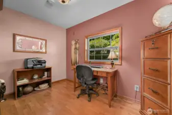 Upper bedroom/office