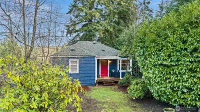 Welcome home to this charming Shoreline property!