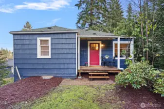 Bright sunny Western facing front yard, great for gardening and pets