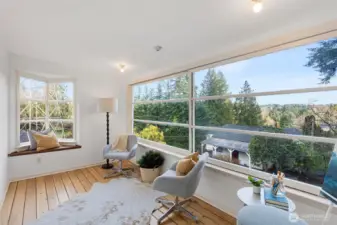 Gorgeous territorial and peek a boo Cascade Mountain views from the delightful sunroom/office/ 3rd bedroom potential