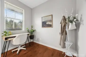 Office/den just offentryway.