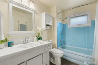 Main floor full bathroom.