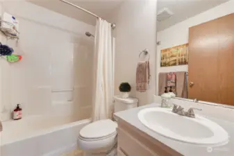 Upstairs full bathroom #2