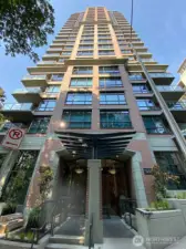 The Meridian, 27 stories of luxury positioned with easy access to First Hill, Capitol Hill & Downtown.
