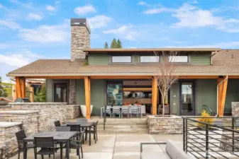 Convenient outdoor gas grill, ready for your summer get togethers w/friends & neighbors.