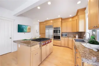 Highend Chef's Kitchen with SubZero and Wolf