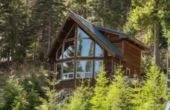 Lindal Cedar Home on Acreage!