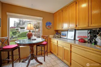 Plenty of Cabinets and Work Space~