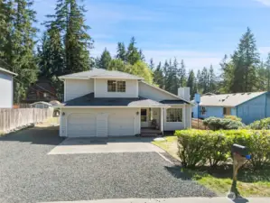 Great home in desirable Lake Symington neighborhood. Loads of parking space!