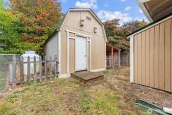Large powered shed/shop with Propane tank