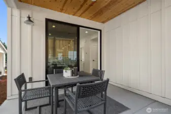 Covered patio with natural gas hook up for your grill!