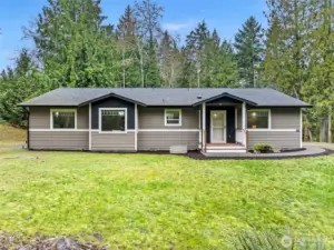 Welcome to 2370 Martin Ave E!