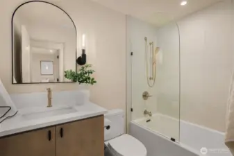 Stylish bathroom with a tub