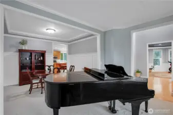 front sitting room into the dining room