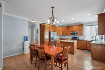 kitchen offers an eat-in option