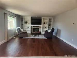 Ver large family room