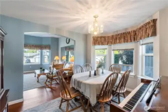Dining room with access from the livingroom and kitchen.