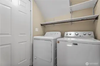 Laundry room, washer & dryer to stay
