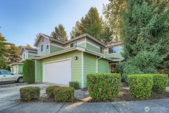 Beautifully updated end-unit townhome in Molasses Creek!