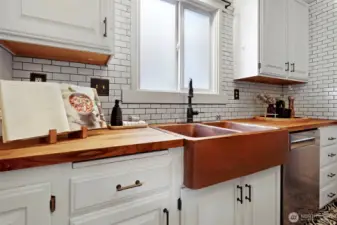 Copper farmhouse sink