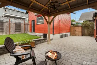 Outdoor seating area, pergola stays