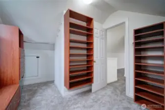 Walk-in has built in shelving