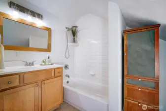 Full bathroom in the primary suite