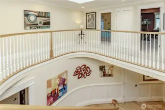 Hallway with view to the 1st floor