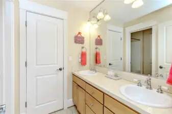 2nd Floor Bathroom