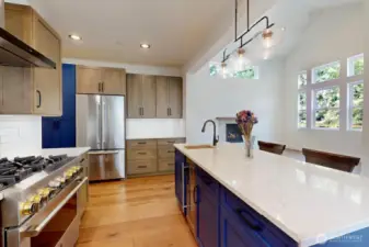 Kitchen view to the Livingroom