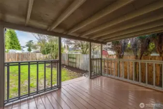 Great covered deck for easy Entertaining