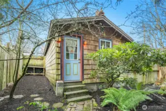 The detached 310 s.f. studio offers a world of possibilities. No doubt host to a plentitude of creative muses, it is a space to create, store, park or reimagine.