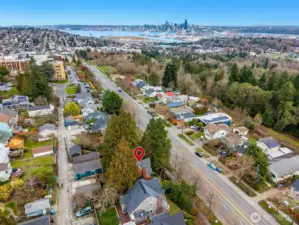 Steps to transit and minutes to the Junction, this location is convenient to downtown, Georgetown, White Center and Burien.