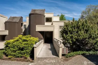 Welcome to the Knollwood community - moments to the heart of downtown Redmond