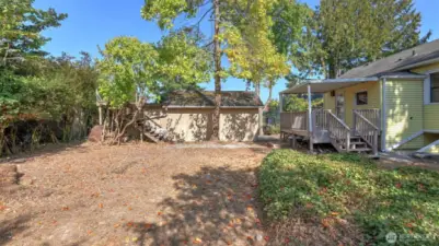 Wonder what the stairs next to the garage leads to? DO NOT WALK ON STAIRS ON THE SIDE OF THE GARAGE.