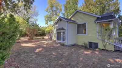 Plenty of room in the side yard