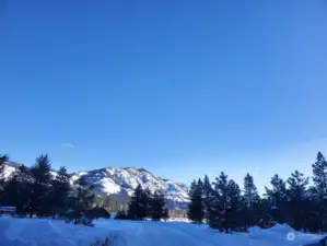 Crisp clear morning at Liberty Woodlands Liberty Lane mountain views launch each day, Bearpaw cabin. Ski Trails.