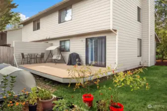 Back deck unit A with plenty of gardening space