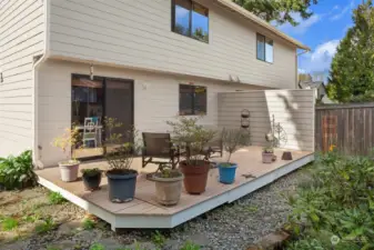 Back deck unit B also has gardening space