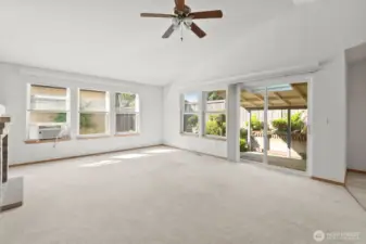 Slider leading to private courtyard