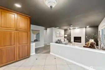 Eat-in kitchen space