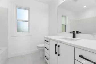 Upstairs hall full bath