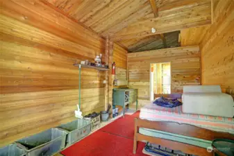 Note loft storage space above bath/utility room.