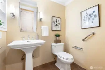 Downstairs 1/2 bathroom