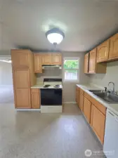Kitchen - view 3
